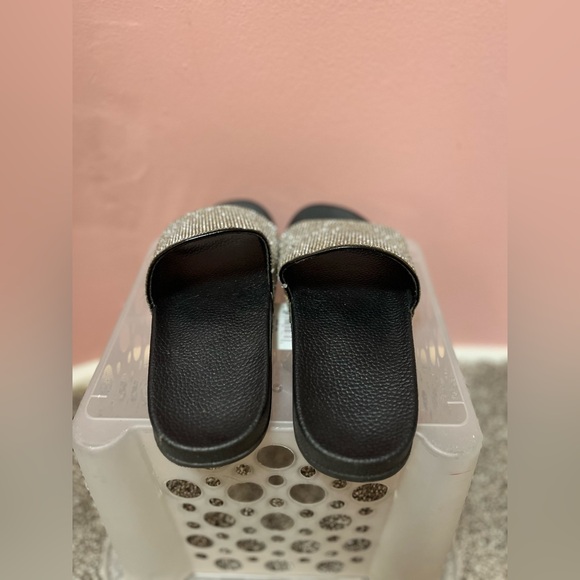 Super cute slide on shoes :) - Picture 5 of 7